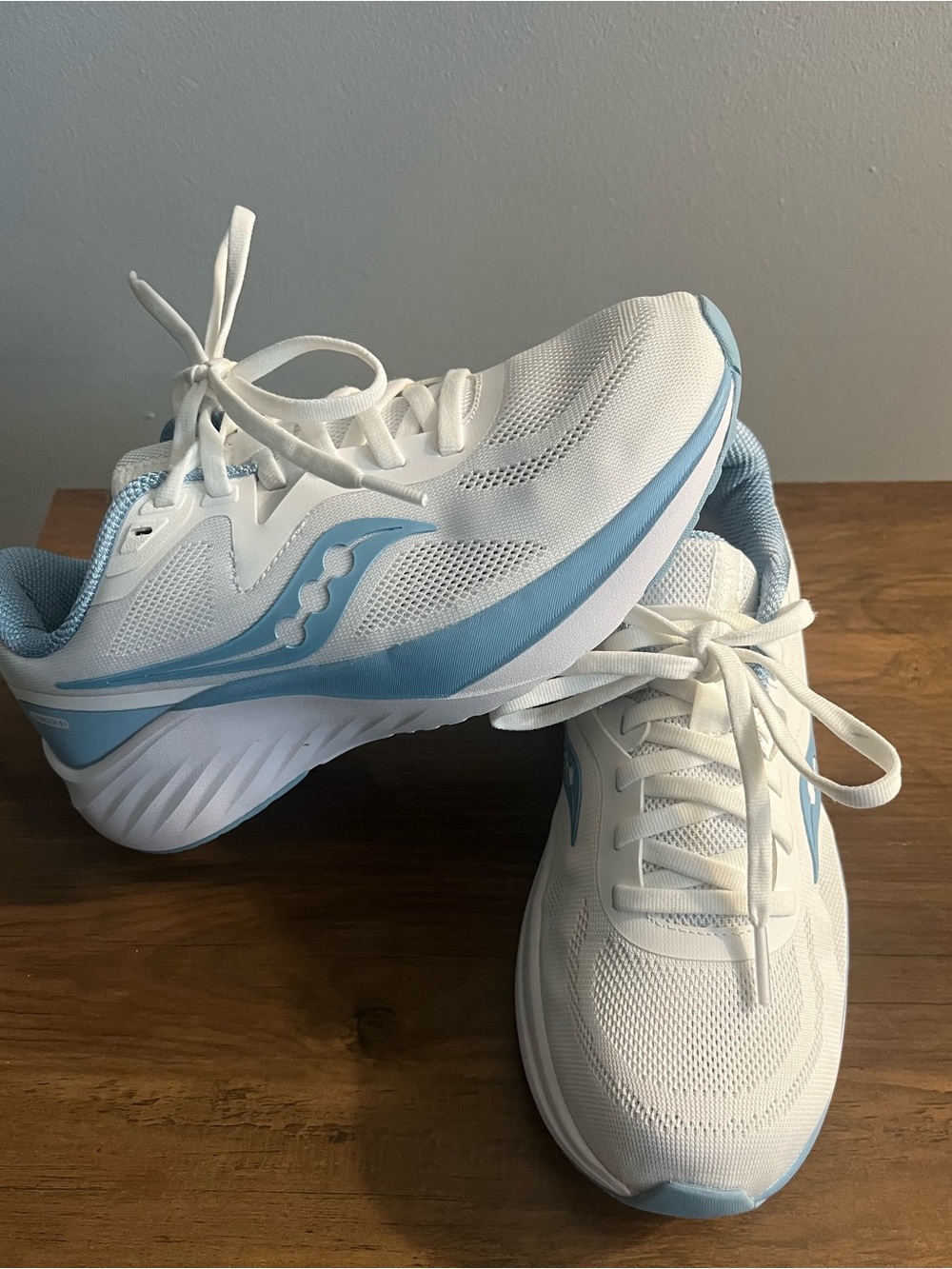 Saucony Women's White and Light Blue Athletic Running Shoes